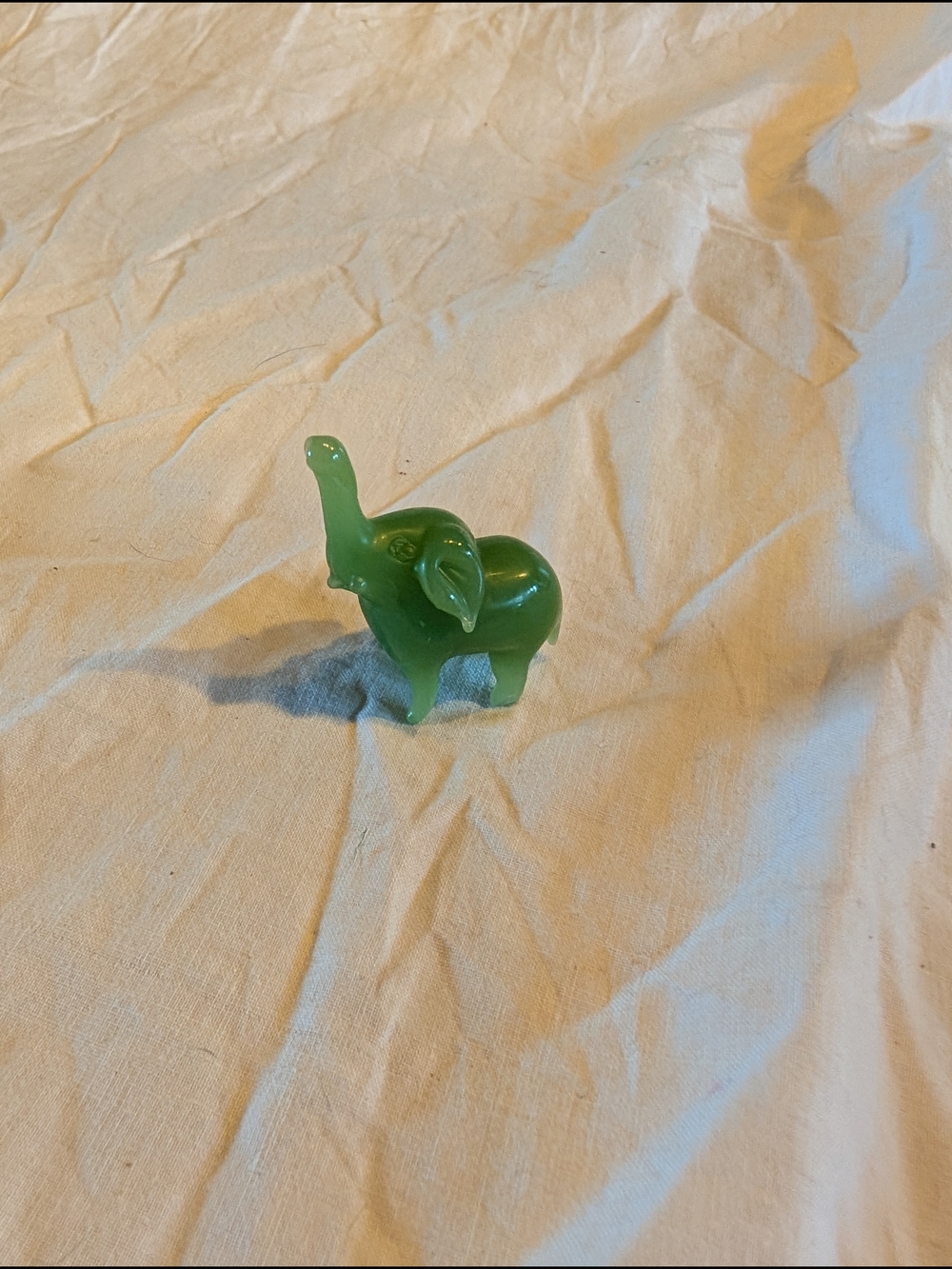 2/16$ Vintage Green Glass Elephant Figurine